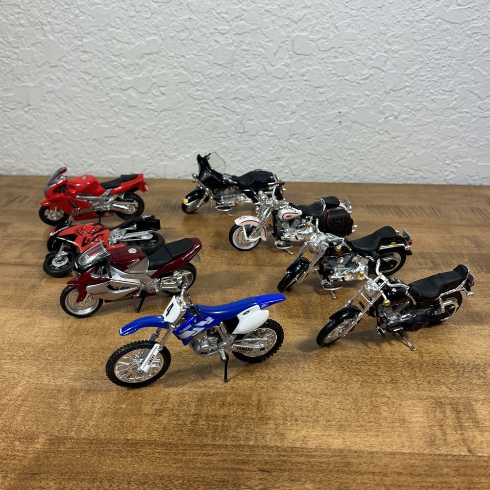 Lot of 8 Maisto 1:18 Scale Die Cast Model Mini Motorcycles Harley Davidson
